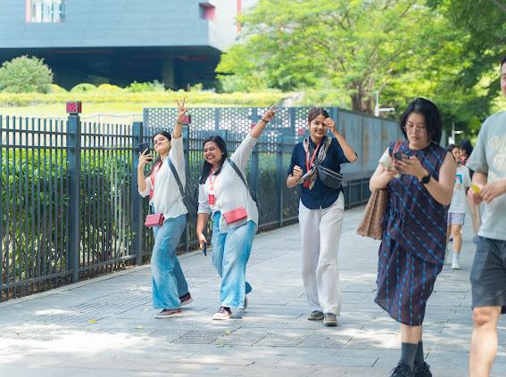 学生访华 Gallery